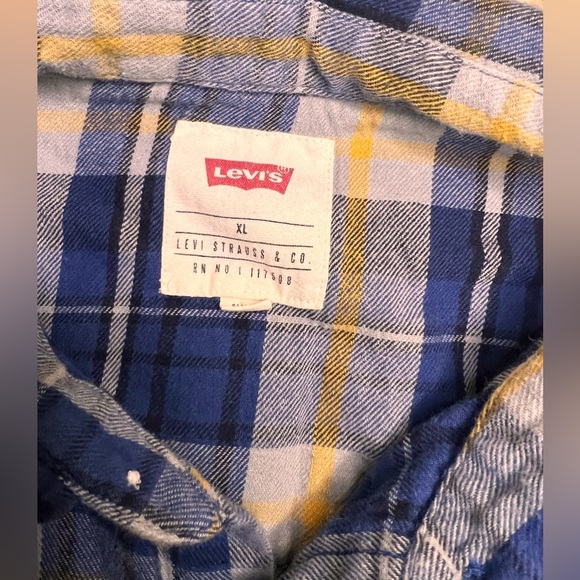 Levi’s Button Down - Picture 2 of 4